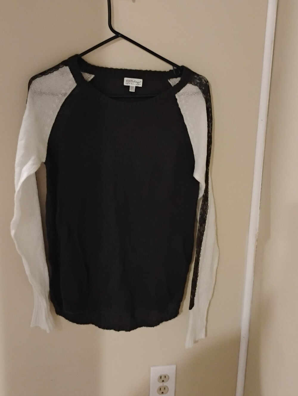 P.J. Salvage Womens Gray and White Lace Sleeve Accent Long Sleeve Sweater Sz S